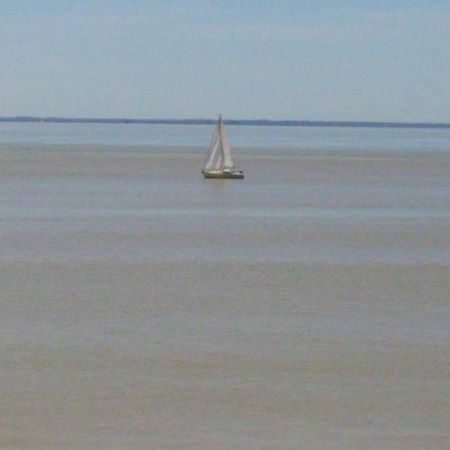 Entre Estuaire Et Citadelle Apartment Blaye Luaran gambar