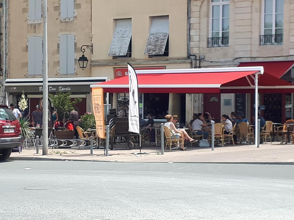 Entre Estuaire Et Citadelle Apartment Blaye Luaran gambar