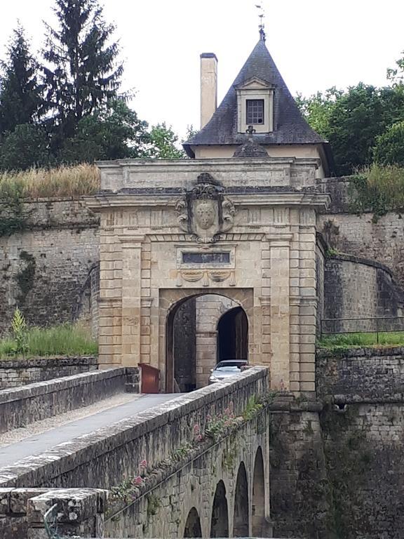 Entre Estuaire Et Citadelle Apartment Blaye Luaran gambar